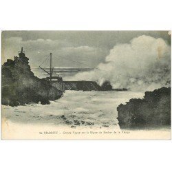 carte postale ancienne 64 BIARRITZ. Digue du Rocher de la Vierge 1911