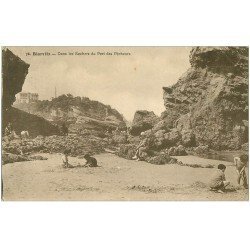 carte postale ancienne 64 BIARRITZ. Jeux de Sable Rochers Port des Pêcheurs 1932