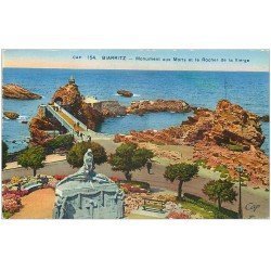 carte postale ancienne 64 BIARRITZ. Monument aux Morts et Rocher de la Vierge