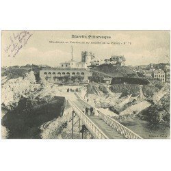 carte postale ancienne 64 BIARRITZ. Sémaphore et Passerelle du Rocher 1906