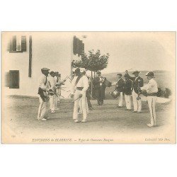 carte postale ancienne 64 BIARRITZ. Types de Danseurs Basques avec Musiciens vers 1900