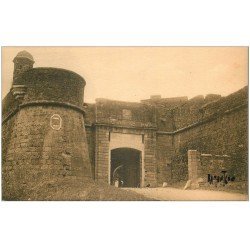 carte postale ancienne 64 NAVARRENX. Porte des Remparts