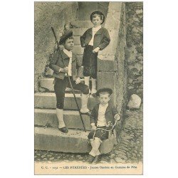 carte postale ancienne 64 OSSAU ou AUSSAU. Jeunes Ossalois en costume de Fête 1936