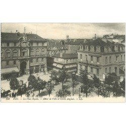 carte postale ancienne 64 PAU. Cercle Anglais et Hôtel de Ville. Banque Crédit Lyonnais et Café du Théâtre