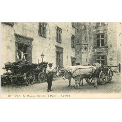 carte postale ancienne 64 PAU. Charrettes à Boeufs au Château