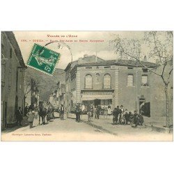 carte postale ancienne 11 COUIZA. Place Sainte-Anne Route Nationale. Café Restaurant 1911 et Facteur à vélo