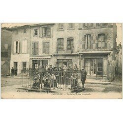 carte postale ancienne 11 COURSAN. Fontaine d'Eau Minérale 1919. Coiffeur et Tabac