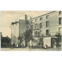 carte postale ancienne 11 CRUSCADES. Ancien Château. Le Curé au balcon