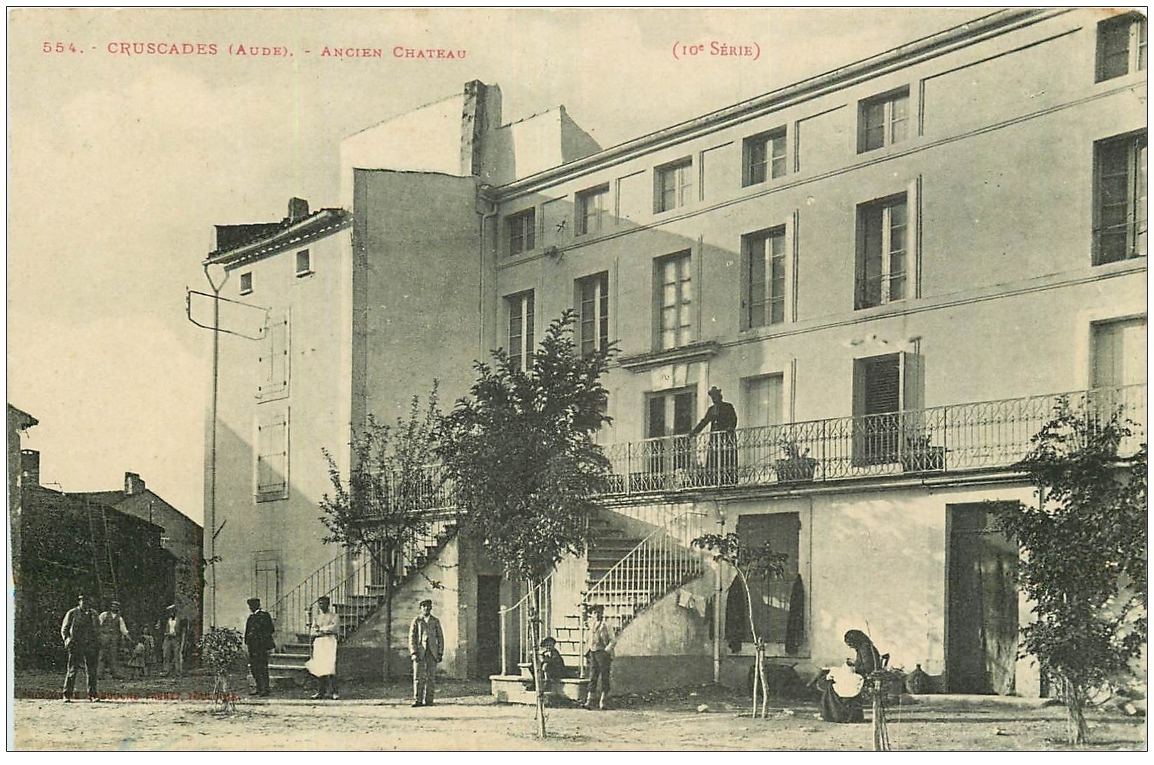 11 CRUSCADES. Ancien Château. Le Curé au balcon