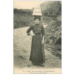 carte postale ancienne 64 PAYS BASQUE. Porteuse d'eau au retour de Fontaine