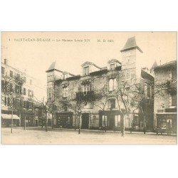 carte postale ancienne 64 SAINT-JEAN-DE-LUZ. La Maison Louis XIV vers 1900