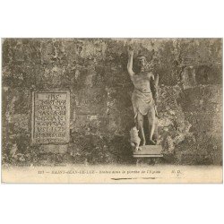 carte postale ancienne 64 SAINT-JEAN-DE-LUZ. Statue sous Porche de l'Eglise