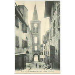 carte postale ancienne 64 SAINT-JEAN-PIED-DE-PORT. Porte Notre-Dame animée