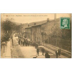 carte postale ancienne 11 ESPERAZA. Sortie des Ateliers Boulevard de l'Industrie 1926