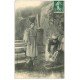 carte postale ancienne 64 SALIES-DE-BEARN. Béarnaises porteuses d'eau à la Fontaine 1909