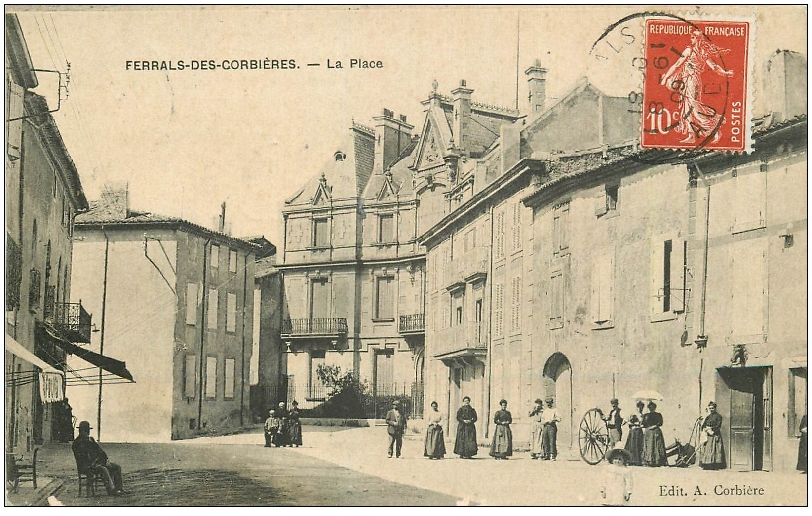 11 FERRALS-DES-CORBIERES. La Place 1909