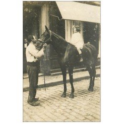 64 SAUVETERRE-DE-BEARN. Fillette sur superbe Cheval de courses. Carte Photo rare