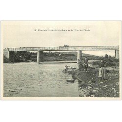 carte postale ancienne 11 FERRALS-LES-CORBIERES. Lavandières Pont sur l'Aude. Carte Notice
