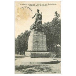 carte postale ancienne 47 VILLENEUVE-SUR-LOT. Monument Combattants boulevard de la République