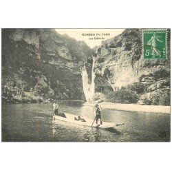 48 GORGES DU TARN. Les Détroits. Passeurs en barge vers 1910