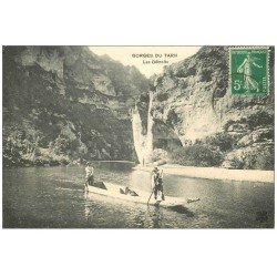 carte postale ancienne 48 GORGES DU TARN. Les Détroits. Passeurs en barge vers 1910