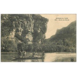 carte postale ancienne 48 GORGES DU TARN. Sortie des Détroits. Passeurs en barges 1913