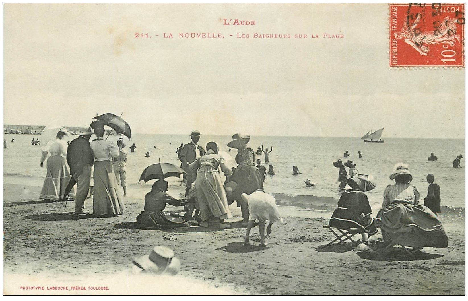 11 LA NOUVELLE. Baigneuses sur la Plage 1907