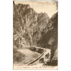 carte postale ancienne 11 LA PIERRE-LYS. Route Entrée du Défilé 1933 attelages