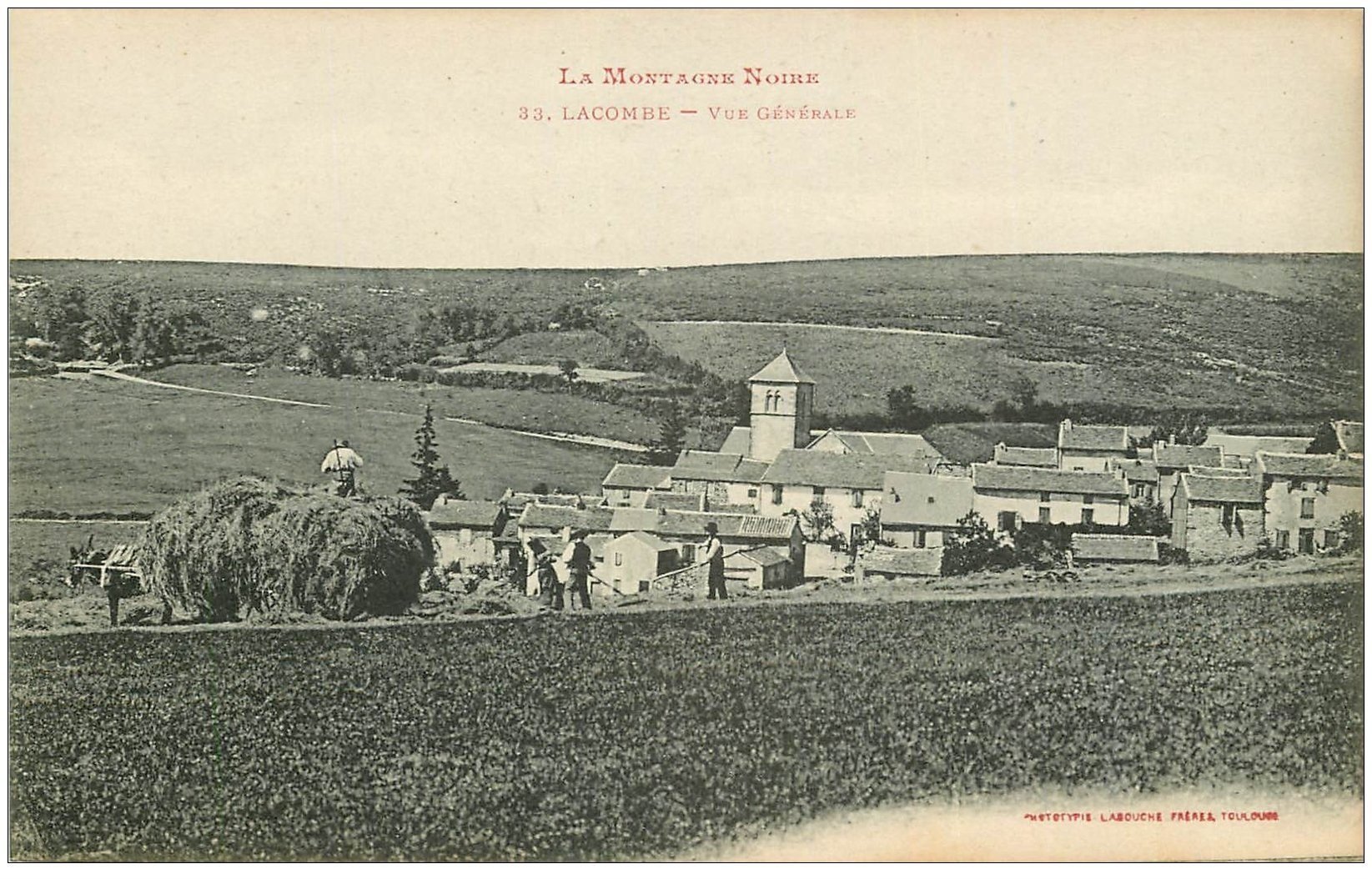 11 LACOMBE. Vue générale avec attelage de foin