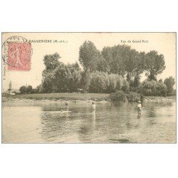 carte postale ancienne 49 LA DAGUENIERE. Baigneurs et Pêcheur au Grand Port 1905