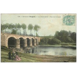 carte postale ancienne 49 LES PONTS-DE-CE. Pont sur le Louet 1907 et personnages assis