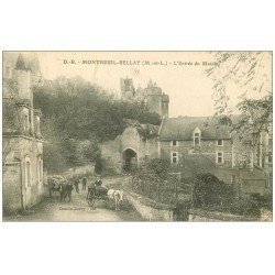 carte postale ancienne 49 MONTREUIL-BELLAY. L'Entrée du Moulin 1920 Attelage sacs de farine