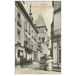 carte postale ancienne 49 SAUMUR. Rue et Vieil Hôtel de Ville. Livraison attelage âne 1909