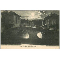 carte postale ancienne 49 SEGRE. Le Vieux Pont de nuit