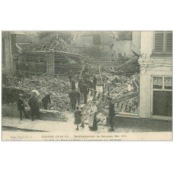 carte postale ancienne 59 BERGUES. Rue du Mont-de-Piété. Sapeurs Pompiers et Militaires