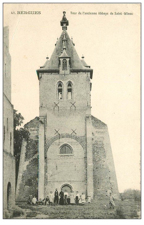 carte postale ancienne 59 BERGUES. Tour ancienne Abbaye Saint-Winoc. Tampon Militaire 1917