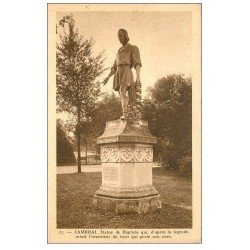 carte postale ancienne 59 CAMBRAI. Statue de Baptiste inventeur du tissu