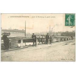 carte postale ancienne 59 COUDEKERQUE-BRANCHE. Péniches Canal de Bourbourg