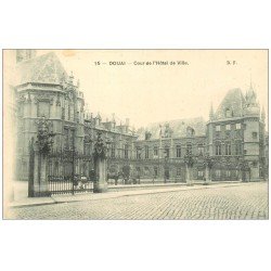 carte postale ancienne 59 DOUAI. Cour Hôtel de Ville