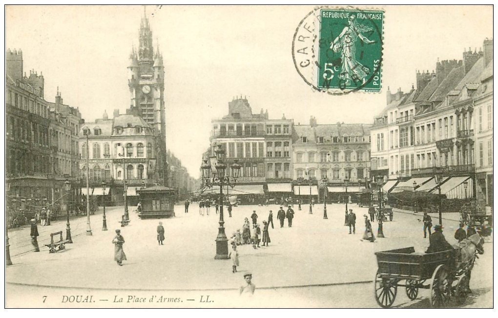 carte postale ancienne 59 DOUAI. La Place d'Armes 1908