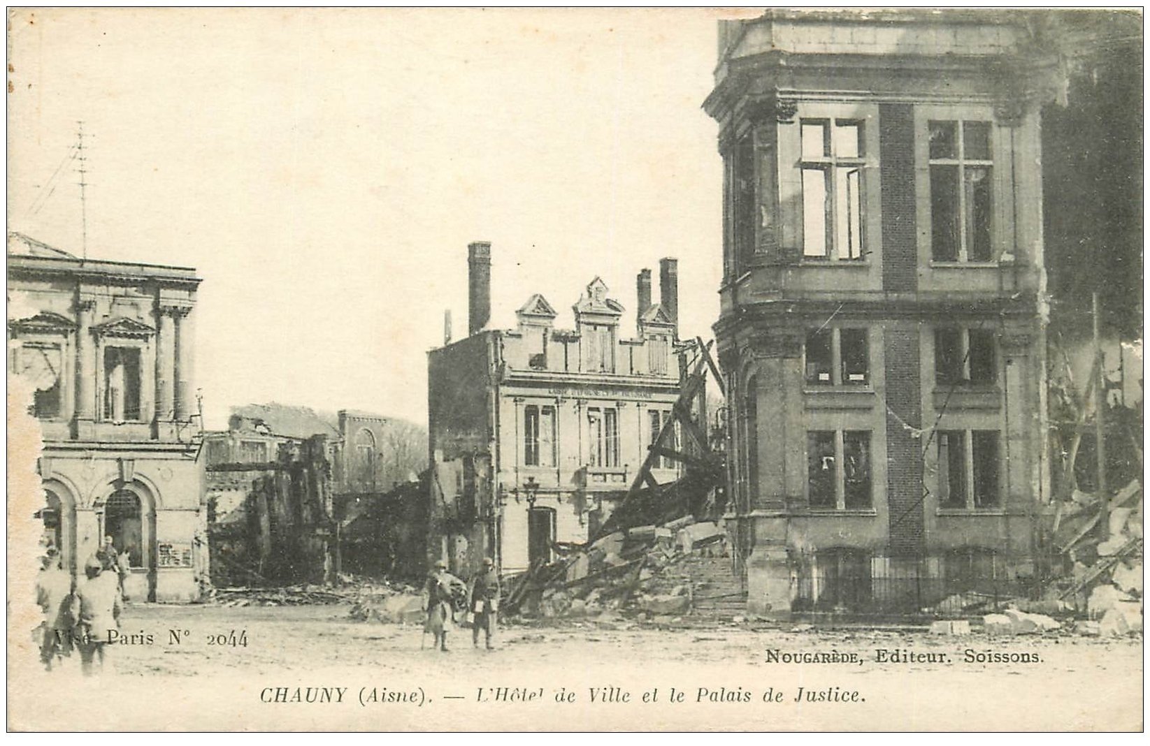 carte postale ancienne 02 CHAUNY. Hôtel de Ville et Palais de Justice 1917