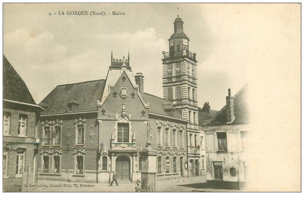 59 LA GORGUE. Mairie et Femme à la Fontaine