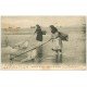 carte postale ancienne 59 MALO-LES-BAINS. Pêcheuses de Crevettes 1906. Métiers de la Mer