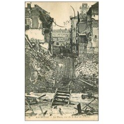 carte postale ancienne 59 MAUBEUGE. La Place et le Pont effondré vue de la Rue de France 1919