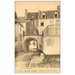 carte postale ancienne 59 MONT-CASSEL. Porte de Dunkerque animée