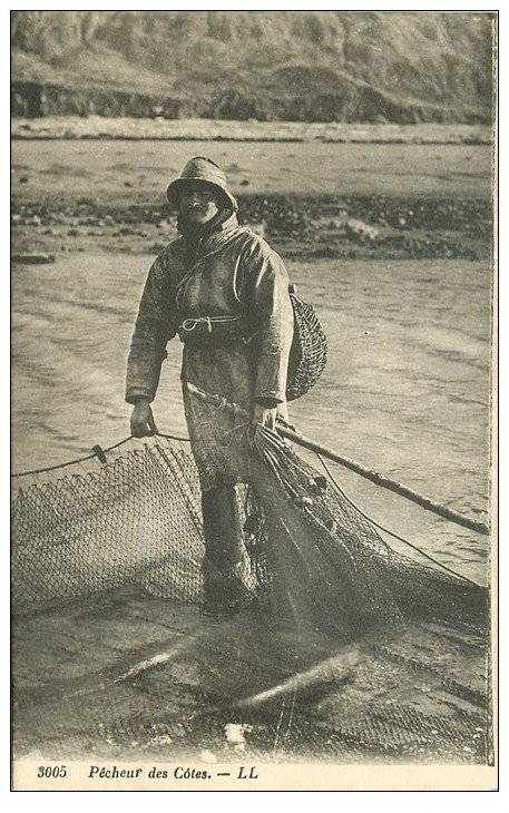 59 NORD. Pêcheur des Côtes avec filets. Métiers de la Mer