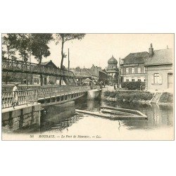 carte postale ancienne 59 ROUBAIX. Le Pont de Mouvaux. Panneau Chocolat Lacroix