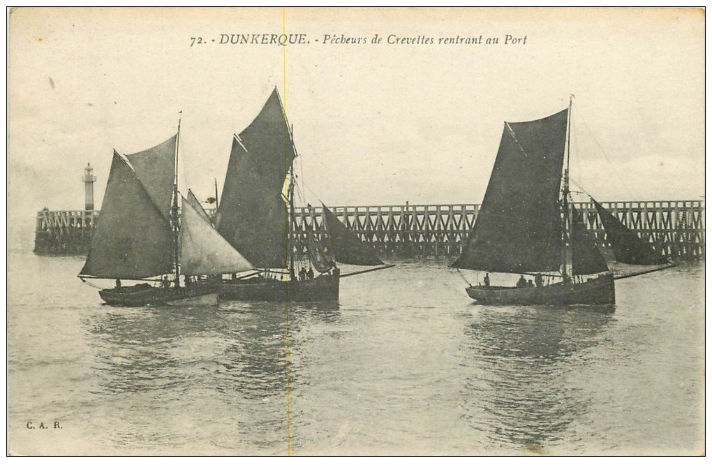 DUNKERQUE 59. Pêcheurs de Crevettes rentrant au Port 1919. Métiers de la Mer. Tampon Transport Militaire