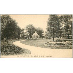 carte postale ancienne 50 AVRANCHES. Jardin des Plantes une Allée 1926