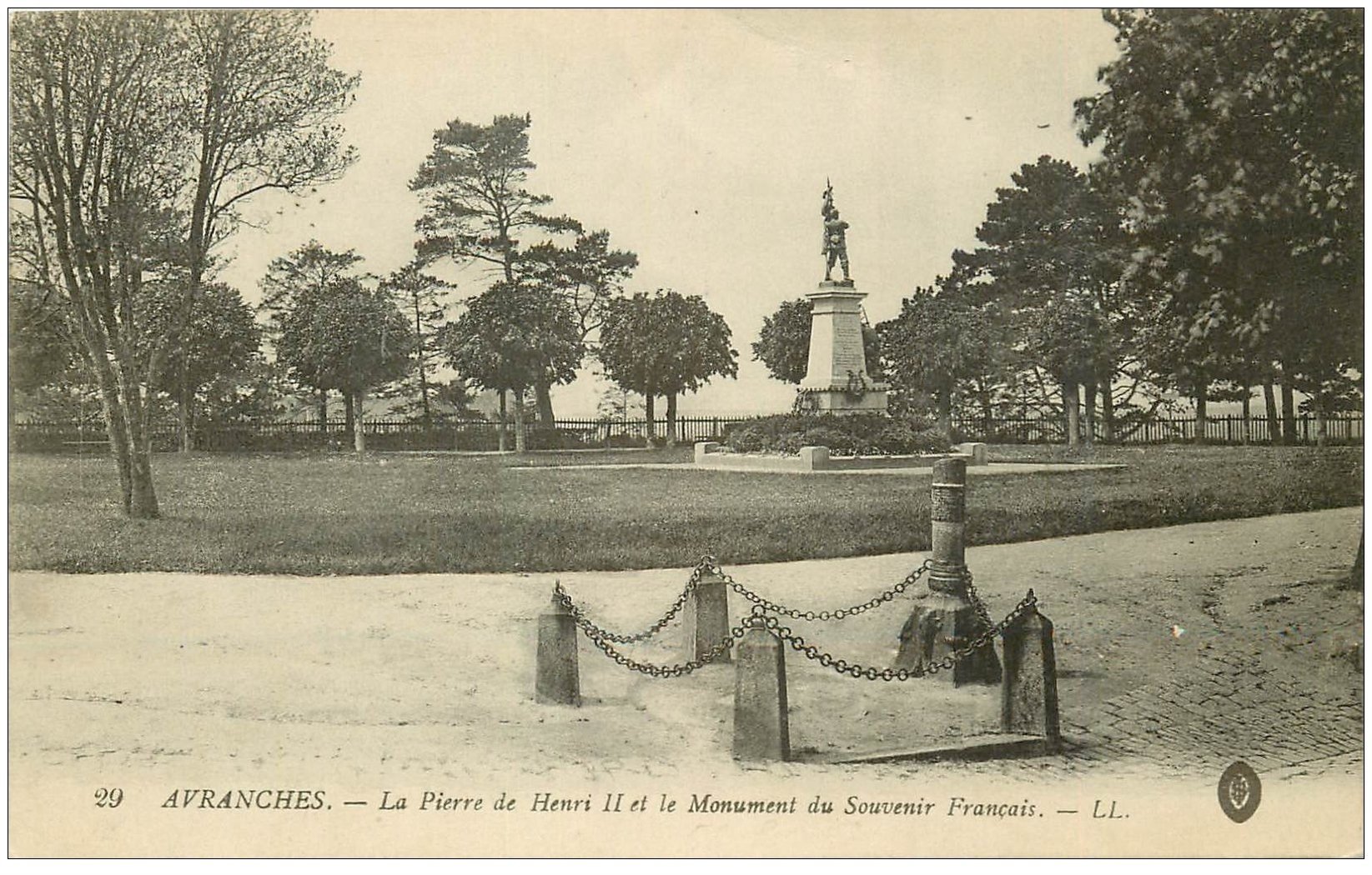 carte postale ancienne 50 AVRANCHES. Pierre Henri II Roi Angleterre Monument Français 1915
